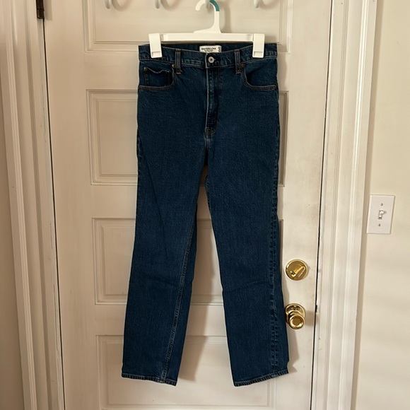 Abercrombie Ultra High Rise Ankle Straight Jeans - Picture 2 of 3